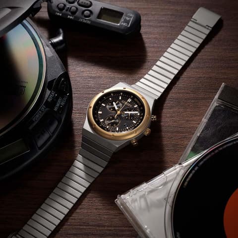 シチズン「1984 クロノグラフ」に昭和GOLD - Impress Watch
