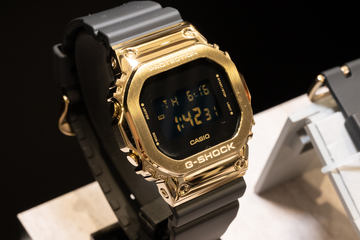 ヨウジヤマモト「Y's×G-SHOCK」 幅広クロスバンドのコラボモデル