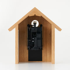 無印良品、クリ材の木目を活かした、シンプルデザインの鳩時計を180台