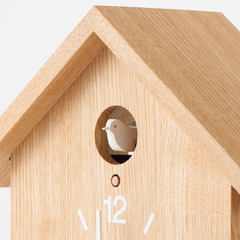 無印良品、クリ材の木目を活かした、シンプルデザインの鳩時計を180台