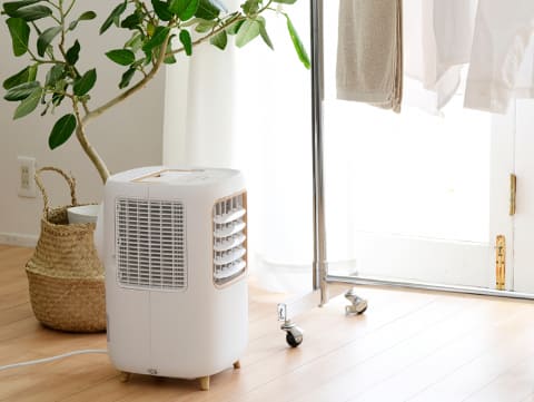 山善、工事不要で涼めるコンパクトクーラー。部屋干しにも - 家電 Watch