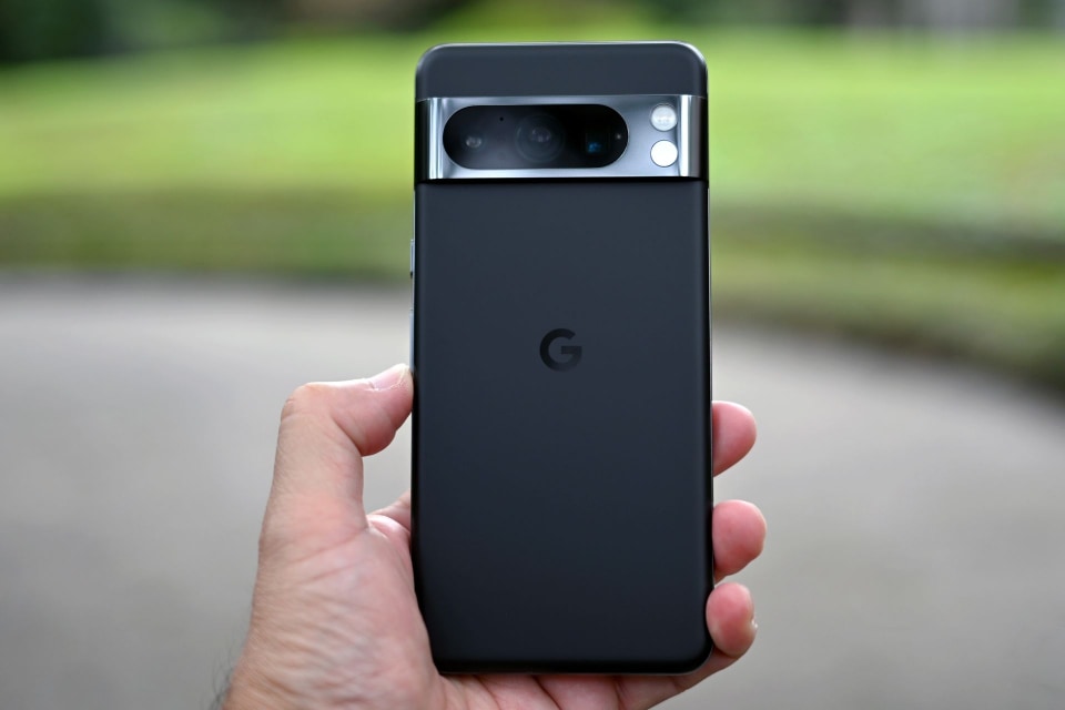 プロ設定搭載のグーグル「Pixel 8 Pro」、パワーアップした3眼カメラを