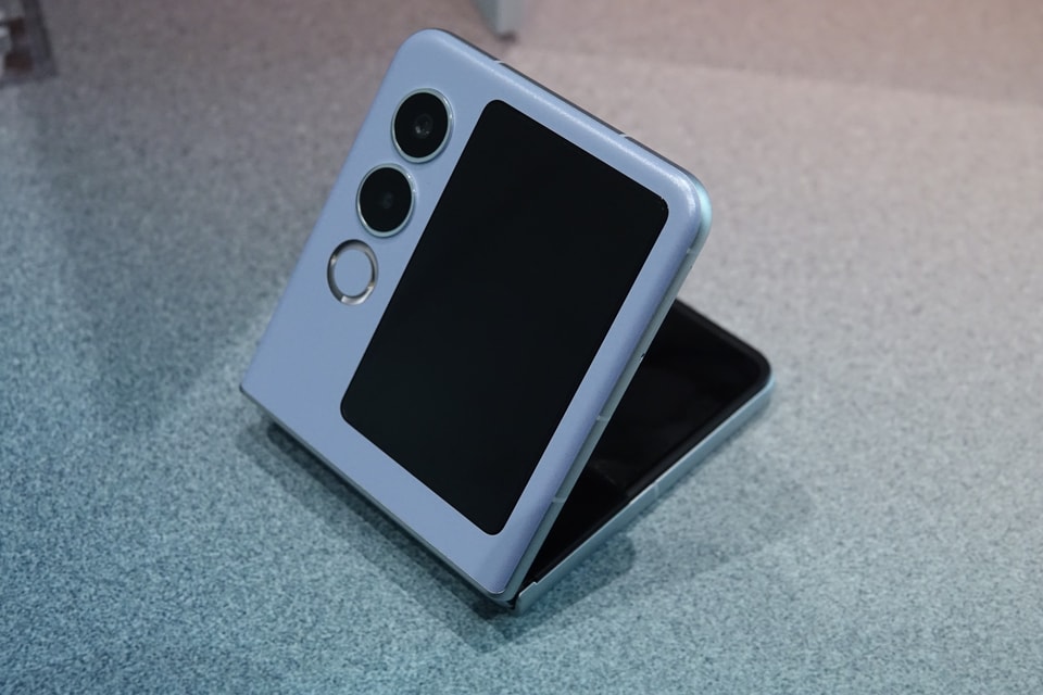 nubia Flip 2」と「nubia Flip 5G」はどう違う？ - ケータイ Watch