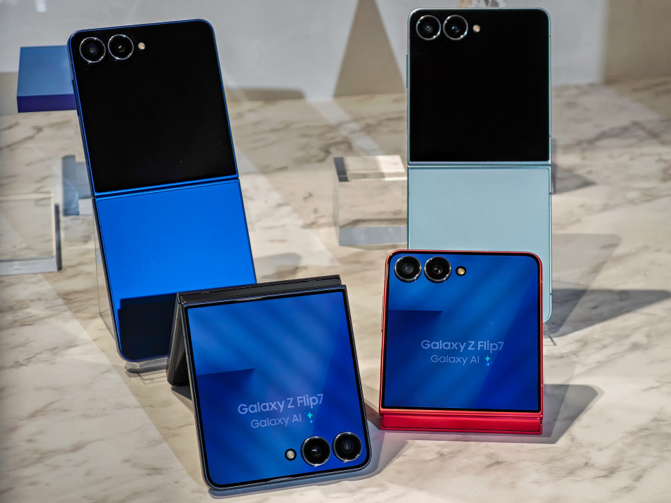 折りたたみスマホ「Galaxy Z Flip7」発表 さらに薄く画面は大きく