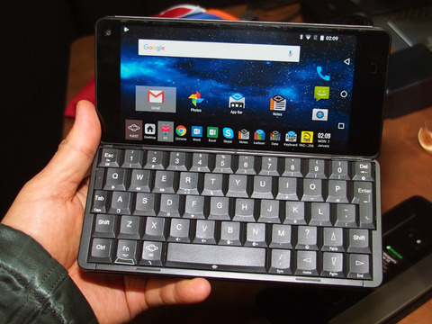 閉じても使える「Cosmo Communicator」実機公開、キーボード搭載