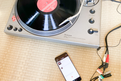 レコードを昔のプレーヤーを使ってスマホで簡単に録音できる「ADレコ