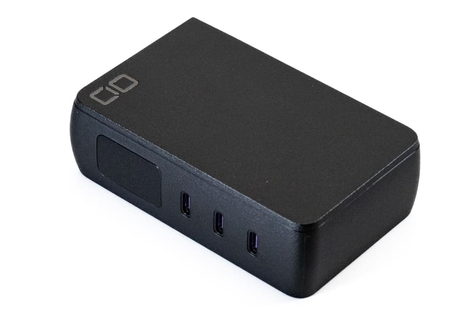 バッテリー＋充電器で3ポート搭載、CIOの「SMARTCOBY Pro PLUG II」で