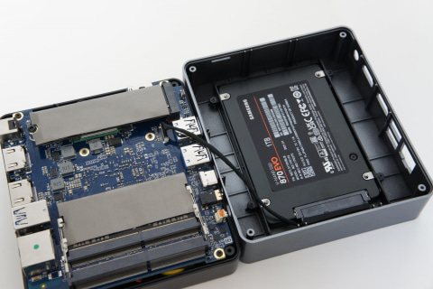 Hothotレビュー】縦/横約12cmの小型ボディにCore i5を搭載。仕事も遊び