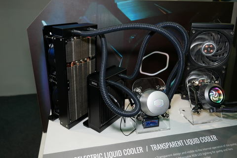 イベントレポート】Cooler Master、ラジエータを2個装着した簡易水冷