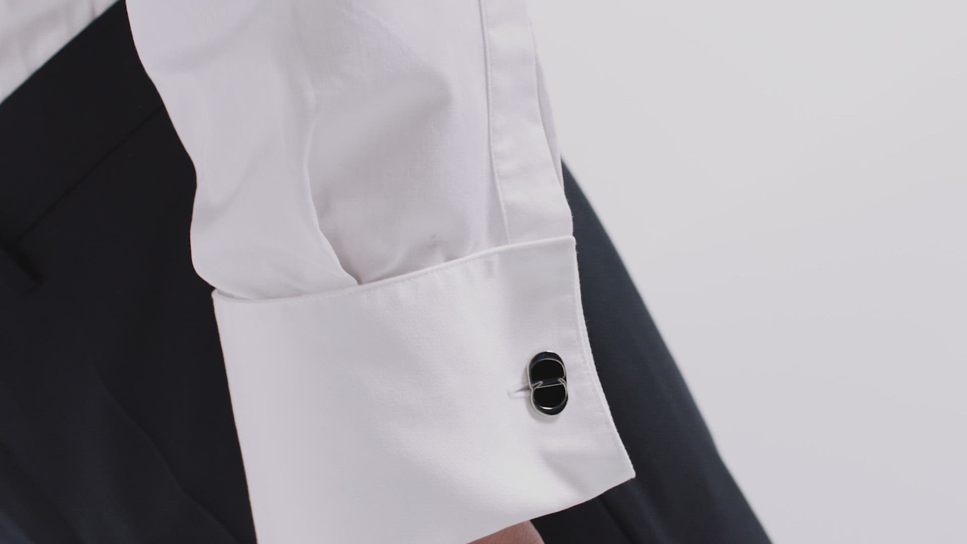 DIOR | CD ICON カフスボタン シルバー＆レジン