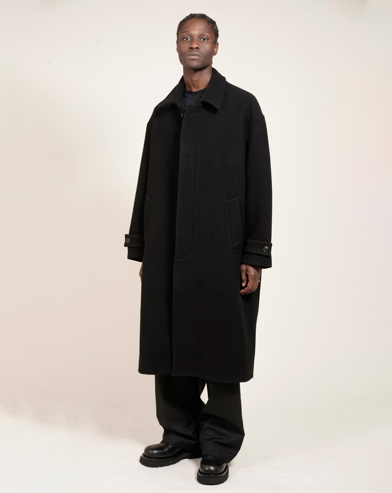 Lownn — Black Wool Cashmere Coat
