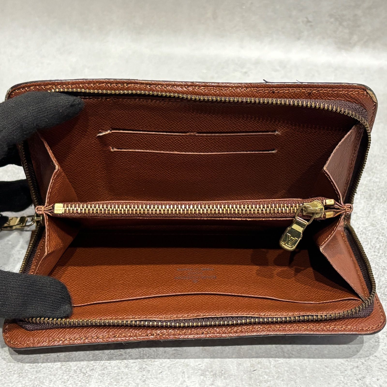 Louis Vuitton ルイヴィトン モノグラム ポルトモネジップ ラウンド