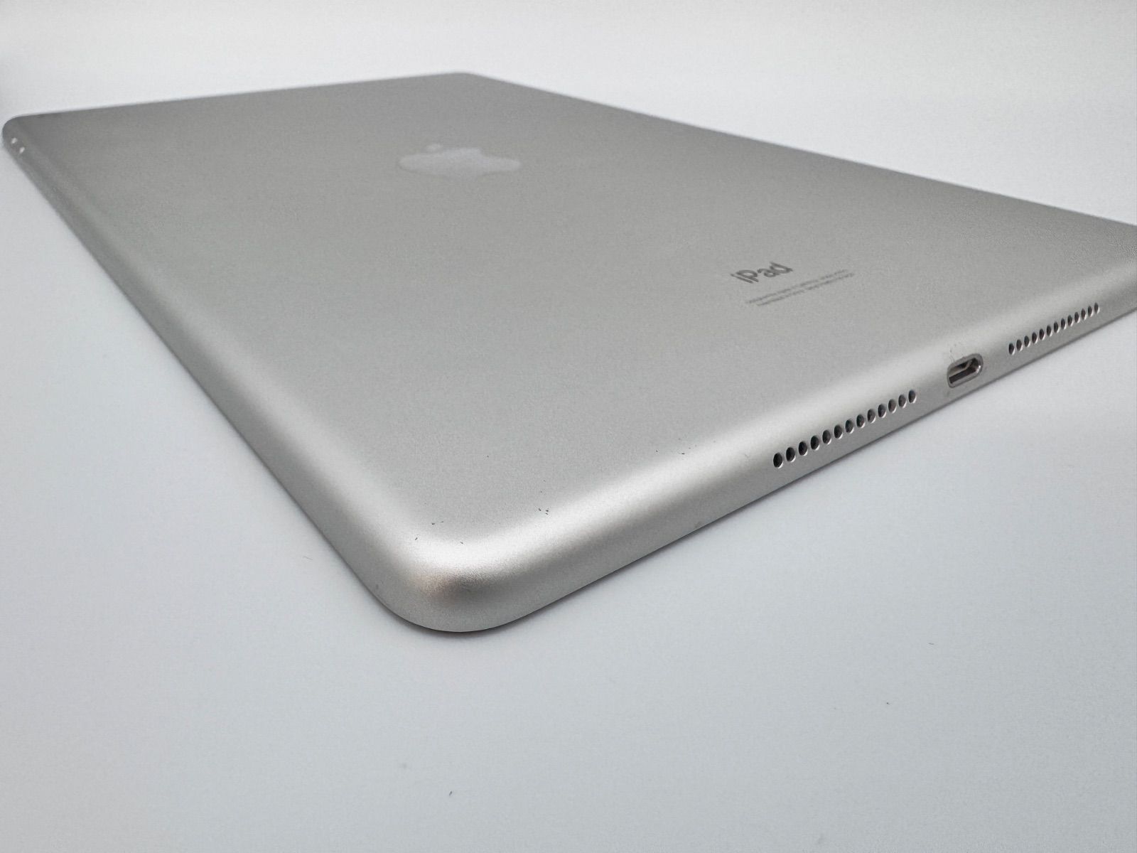 IJ8# iPad 第8世代 Wi-Fiモデル 32GB シルバー - メルカリ