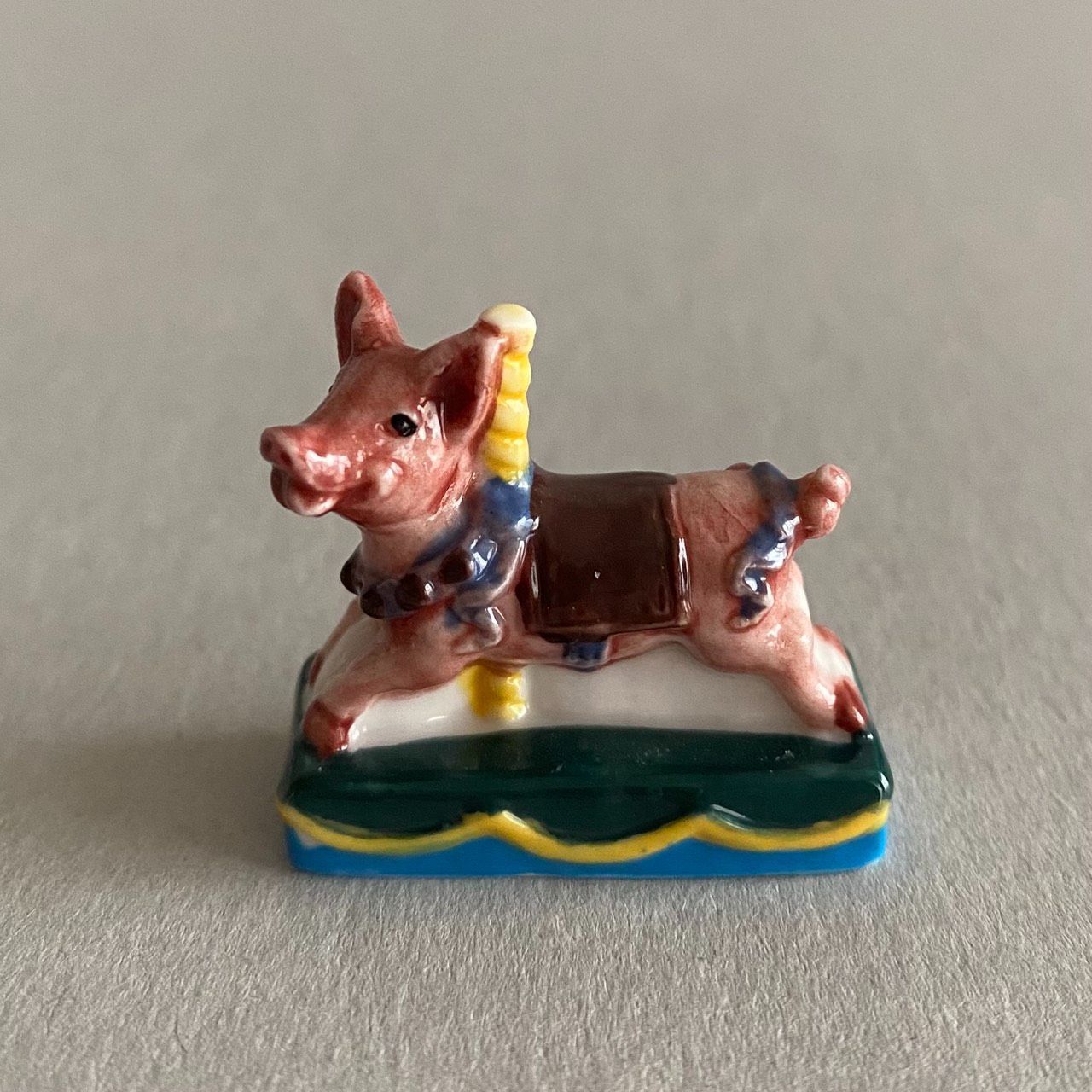 メリーゴーランドの子ぶたのフェーブ／回転木馬／遊園地／フランス雑貨