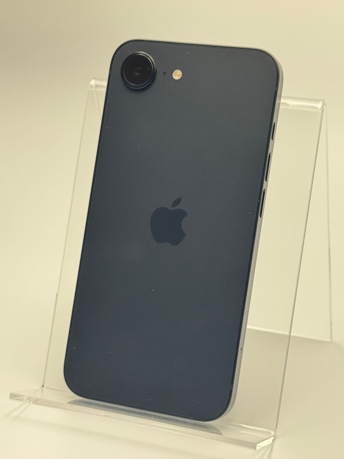 中古B】iPhone 16e 128GB ブラック バッテリー【100%】 - メルカリ