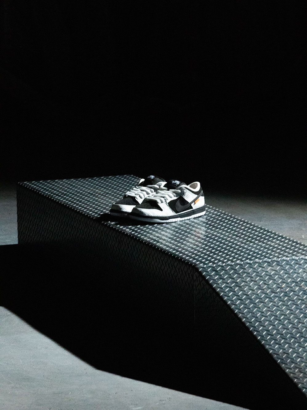 縞鋼板のカーブボックスで、スケートボードの映像を作った話