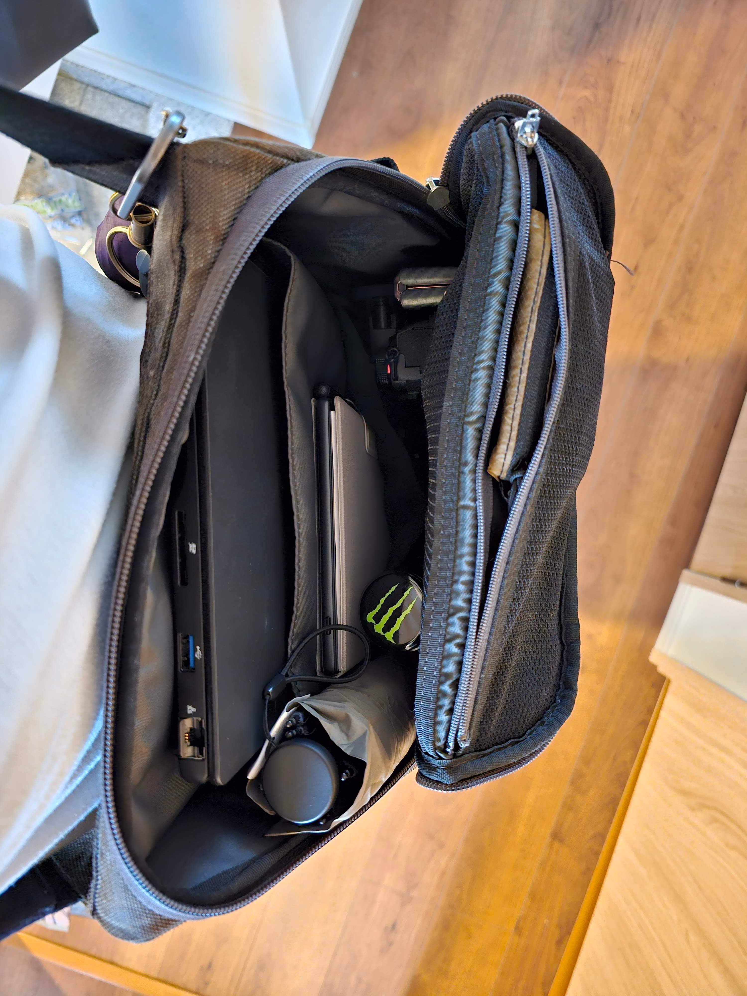 ひらくPCバッグmini ブラウン ひらくPCバッグMini ブラウン 美品