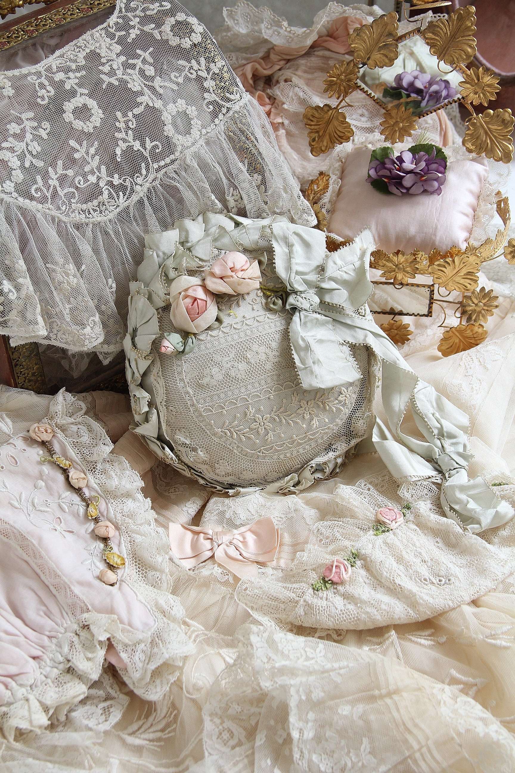 フランスアンティークメタルフレームロココリボン装飾＆ローズクロモス