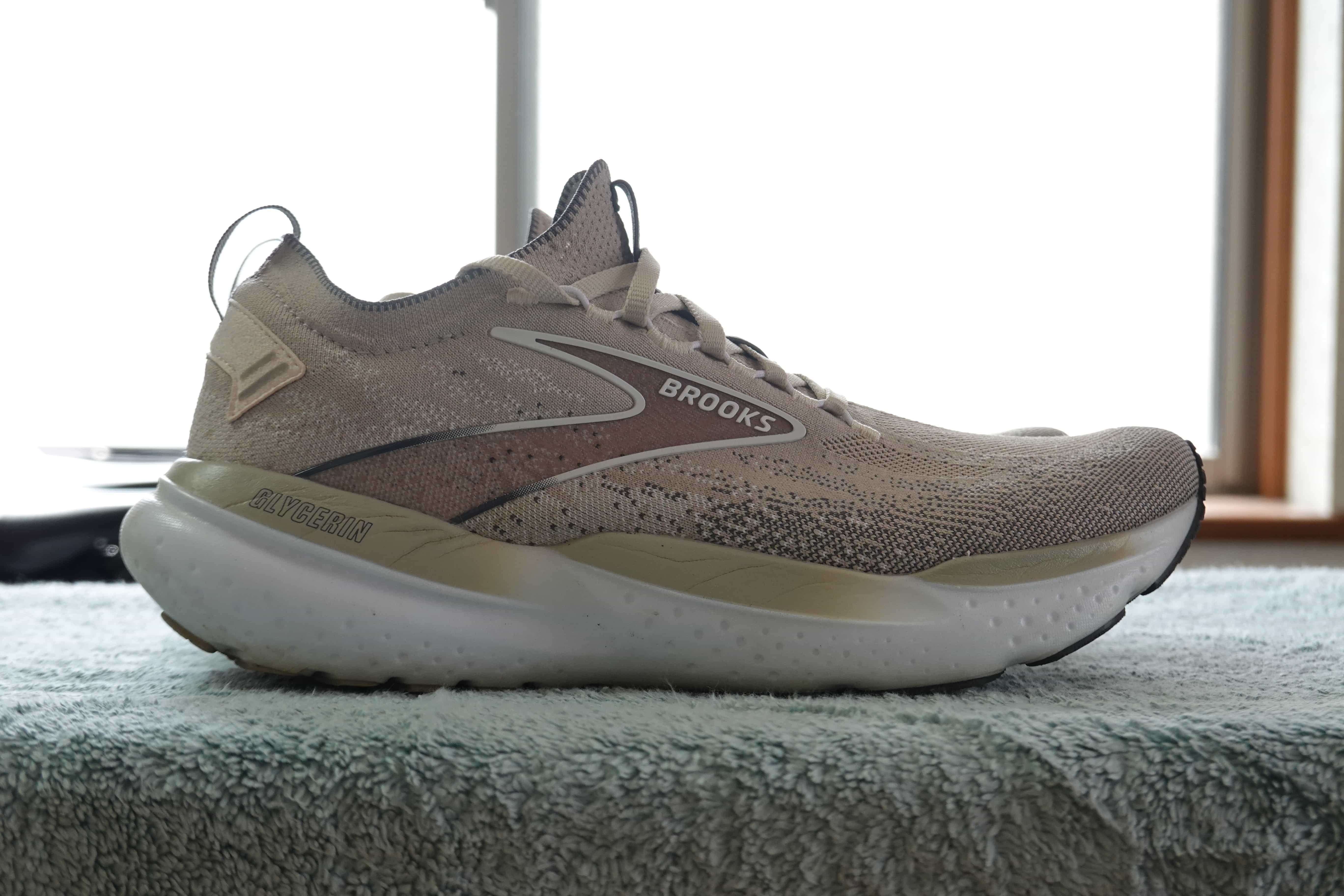 シューズレビュー】ブルックス グリセリンステルスフィット21｜K-TARO
