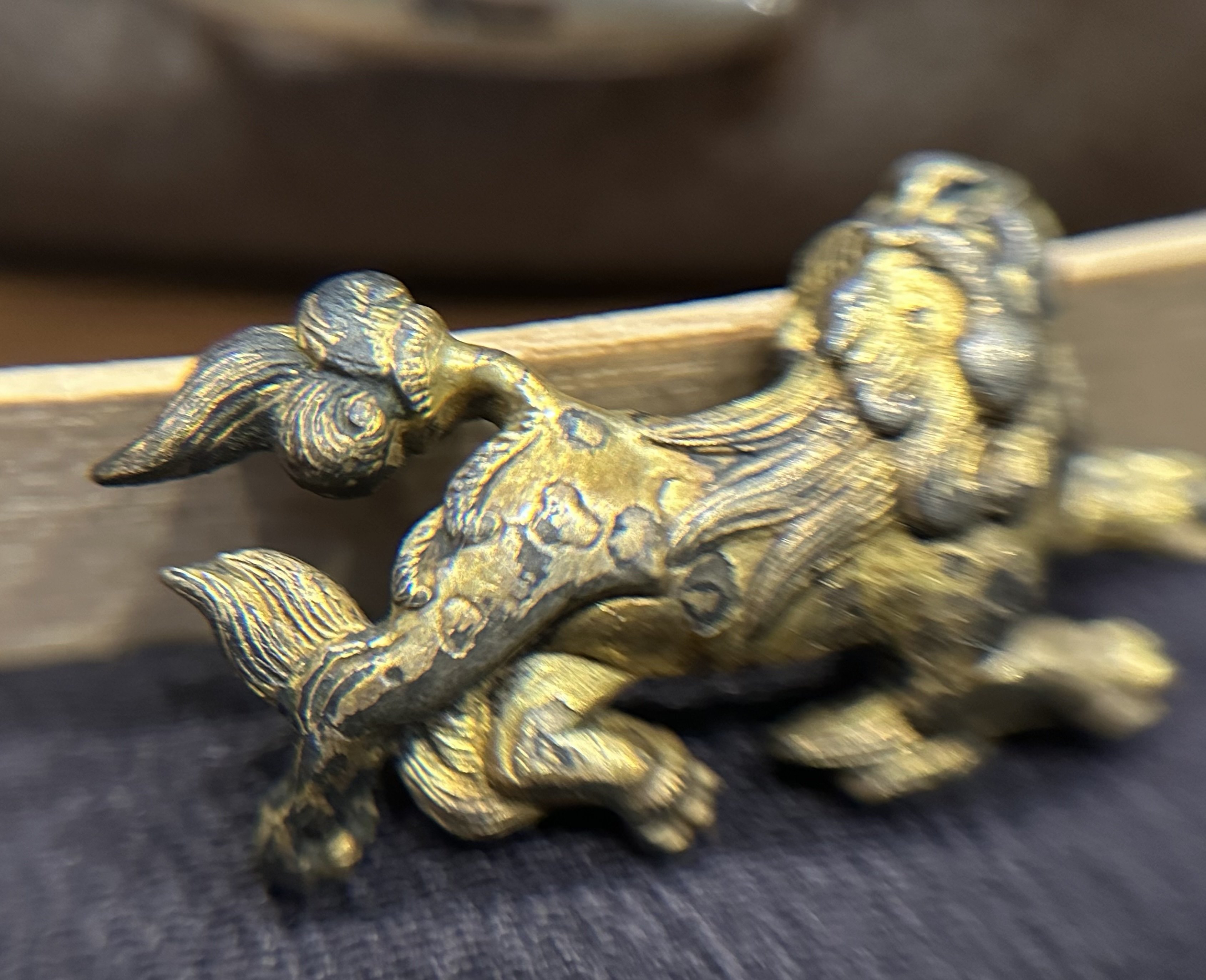 蝦夷目貫⑪ 一匹獅子目貫（四分一地） 2つ根構造における新発見？｜刀