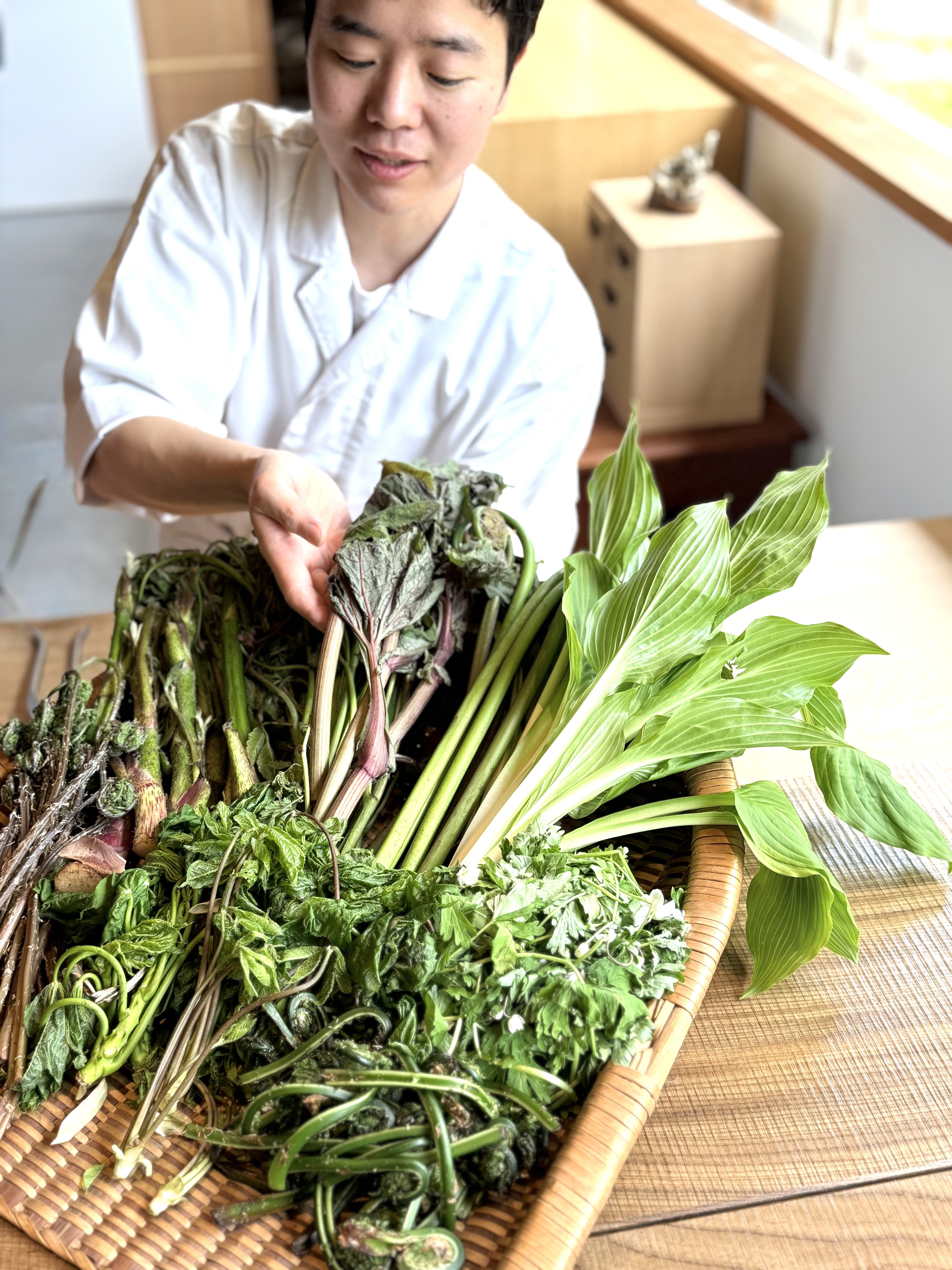 出羽屋の山菜料理 佐藤邦治 佐藤治樹 山形の山あいに東京にも