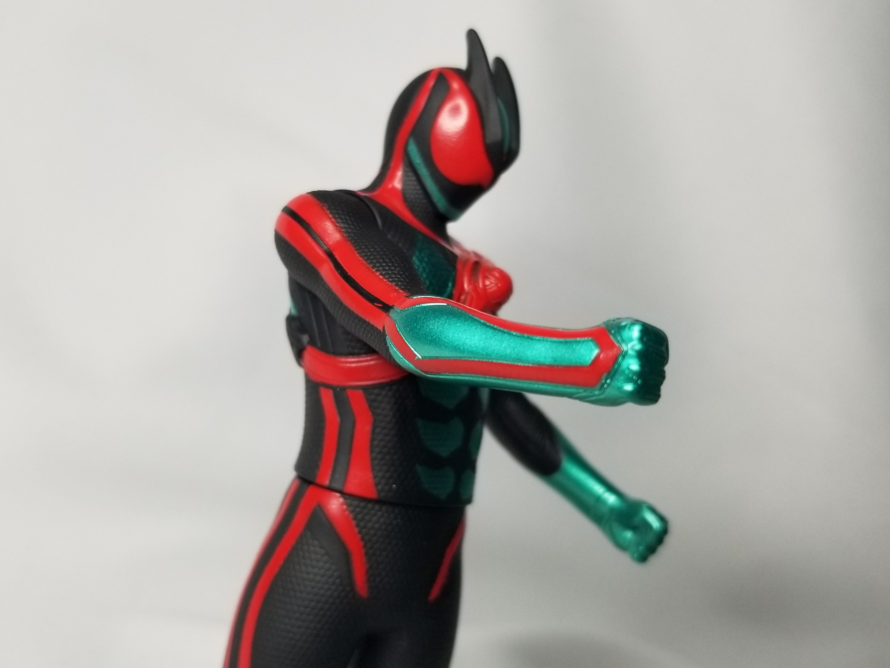 圧倒的情報密度！ 仮面ライダーストア限定ソフビ『ゼッツ フィジカム