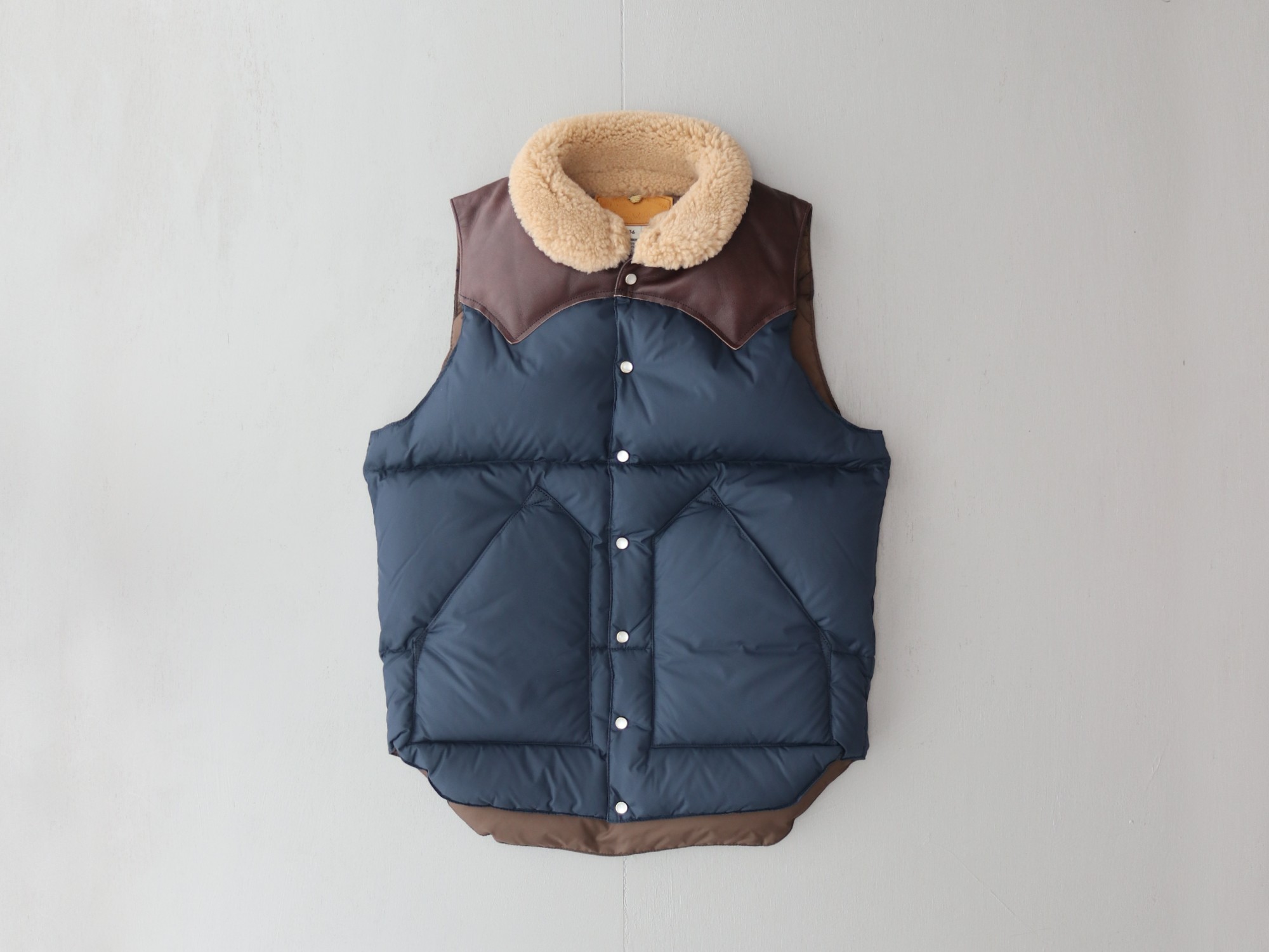 別注カラーがおすすめ。ロッキーマウンテンフェザーベッドのダウン