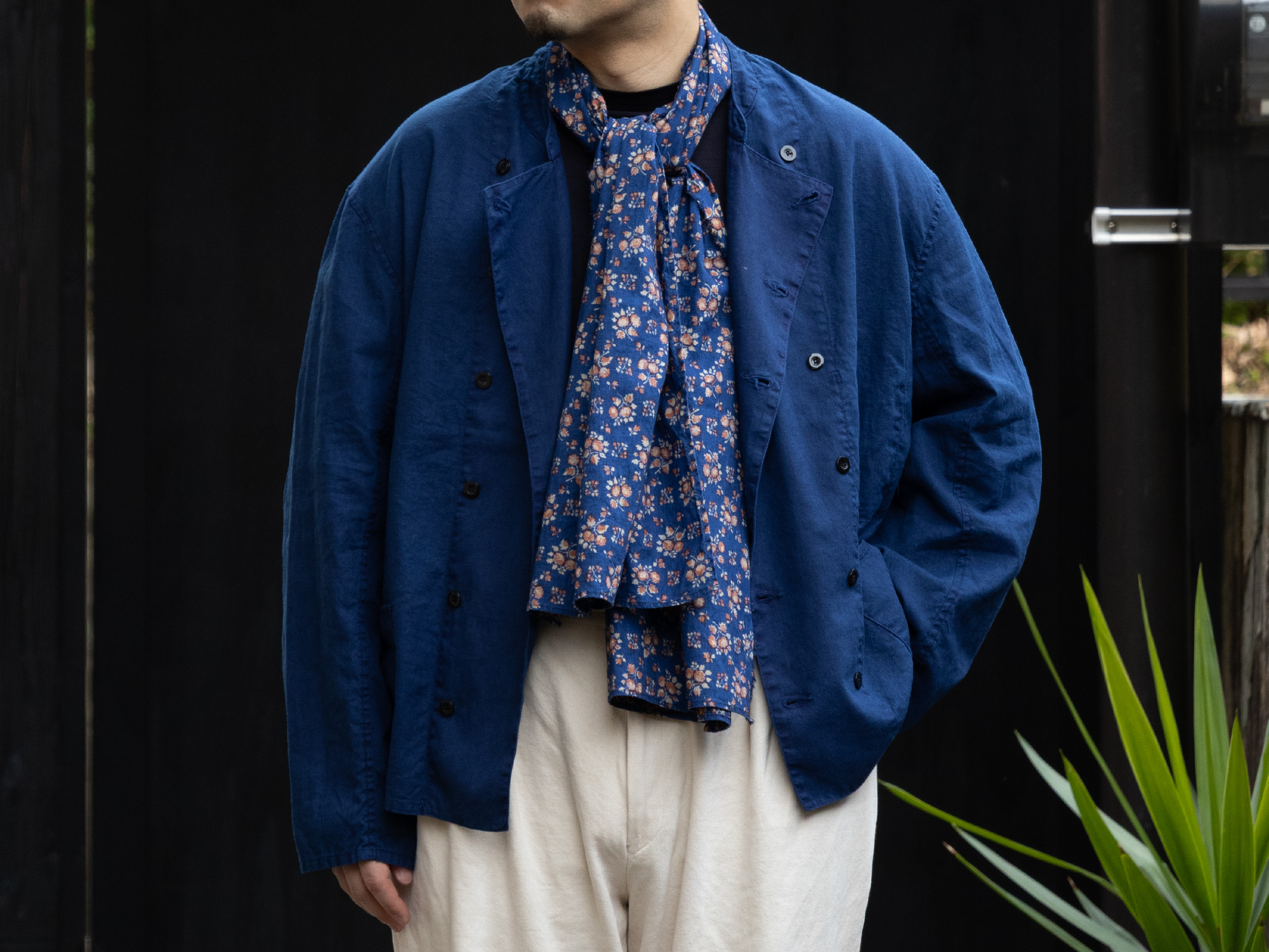 春夏にぴったりなゆるい雰囲気のダブルジャケット、OUTILのVESTE CIZE