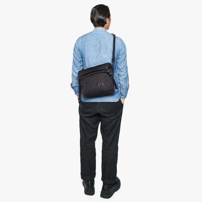 EXCLUSIVE BALLISTIC NYLON MESSENGER BAG/BLACKエクスクルーシブバリ