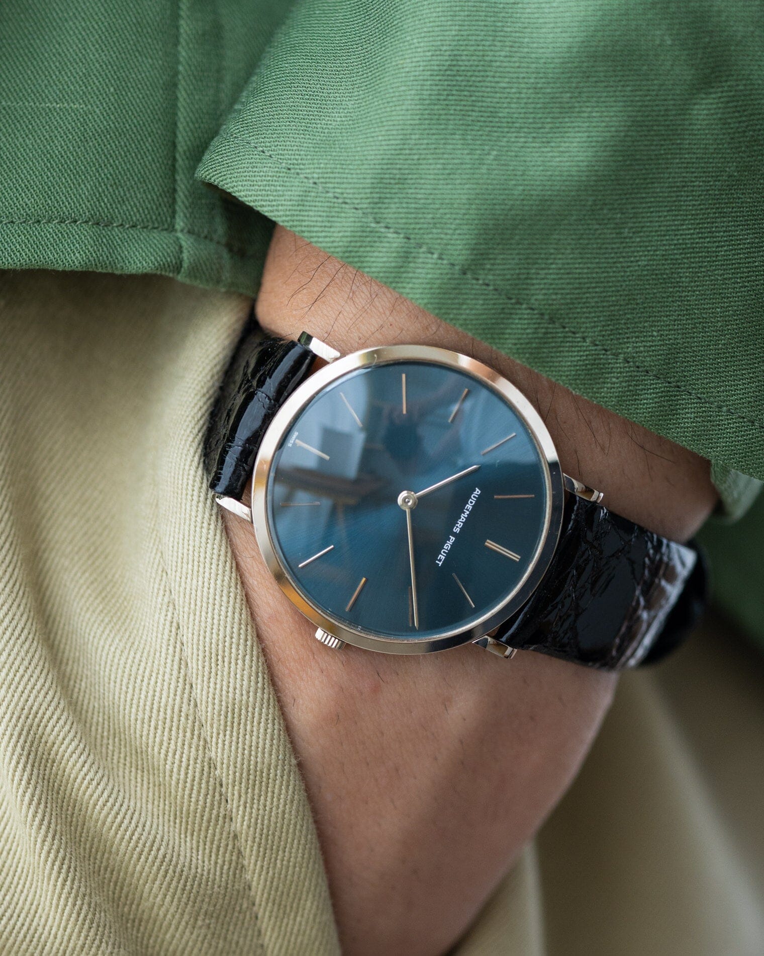 オーデマ ピゲ ラウンド WG ネイビーブルーダイアル 手巻き 1970年代製