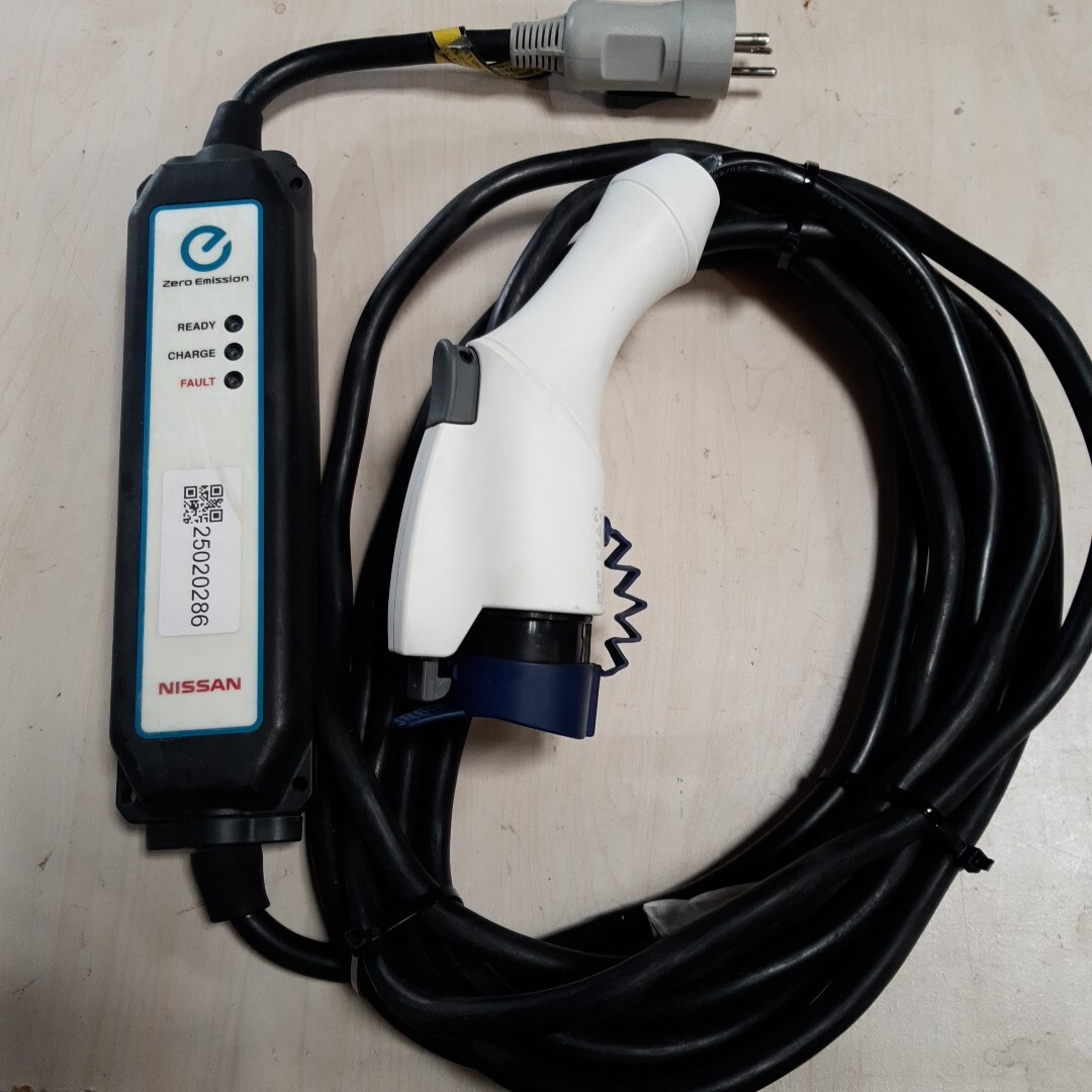 Yahoo!オークション -「日産 リーフ 純正 充電ケーブル」の落札相場