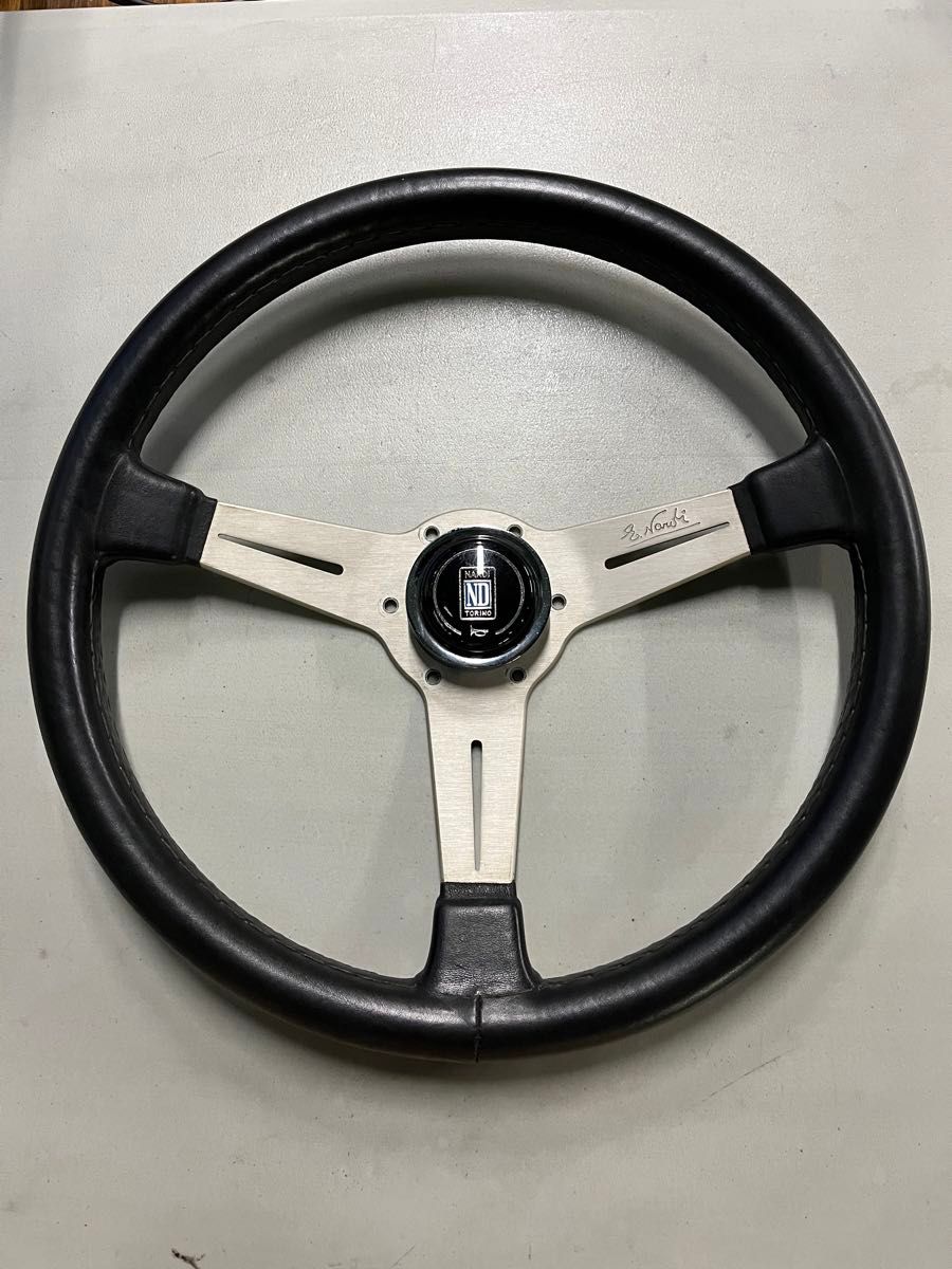 ナルディステアリング(中古品) 美品 送料込み Nardi ステアリング