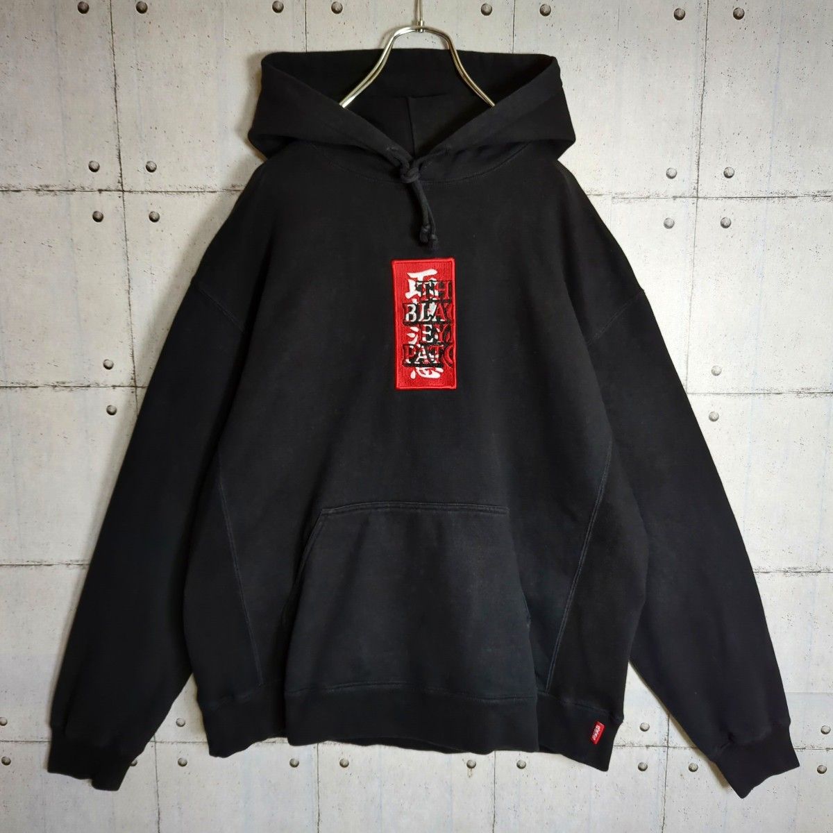 ブラックアイパッチ 刺繍ロゴ 取扱注意 パーカー プルオーバー｜Yahoo