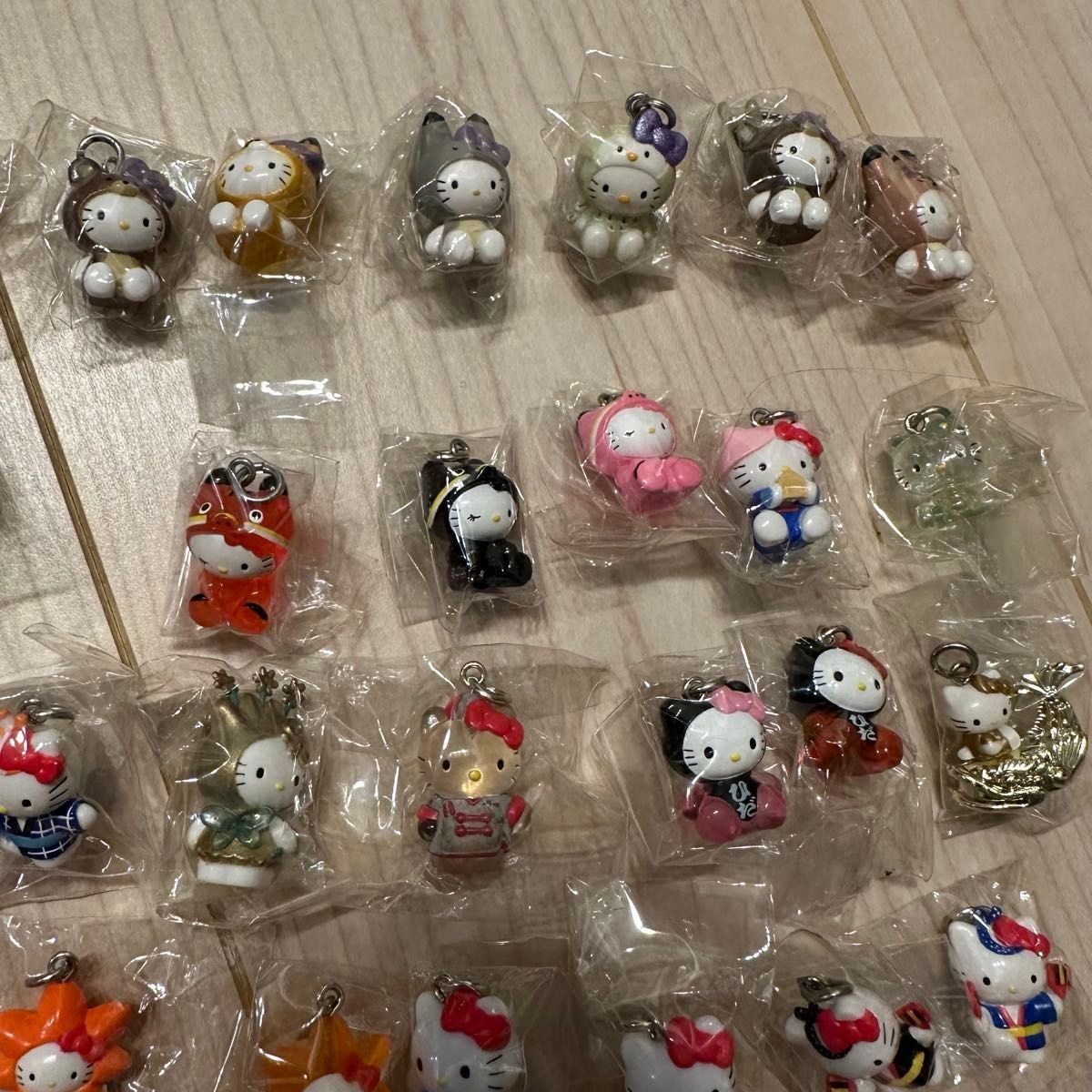 ハローキティ ストラップ キーホルダー コレクターズマスコット 23個