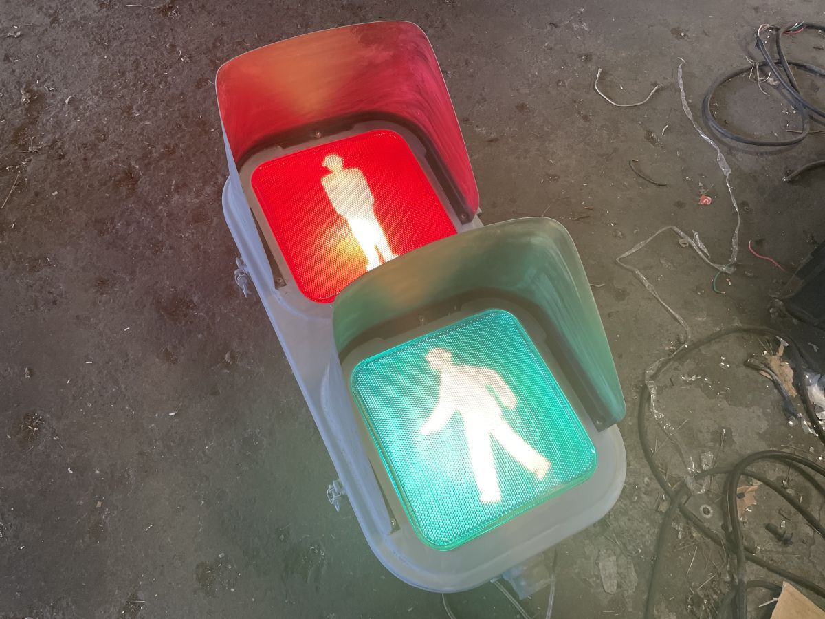 Yahoo!オークション - 【34】歩行者用 信号機 本物 小糸工業株式会社