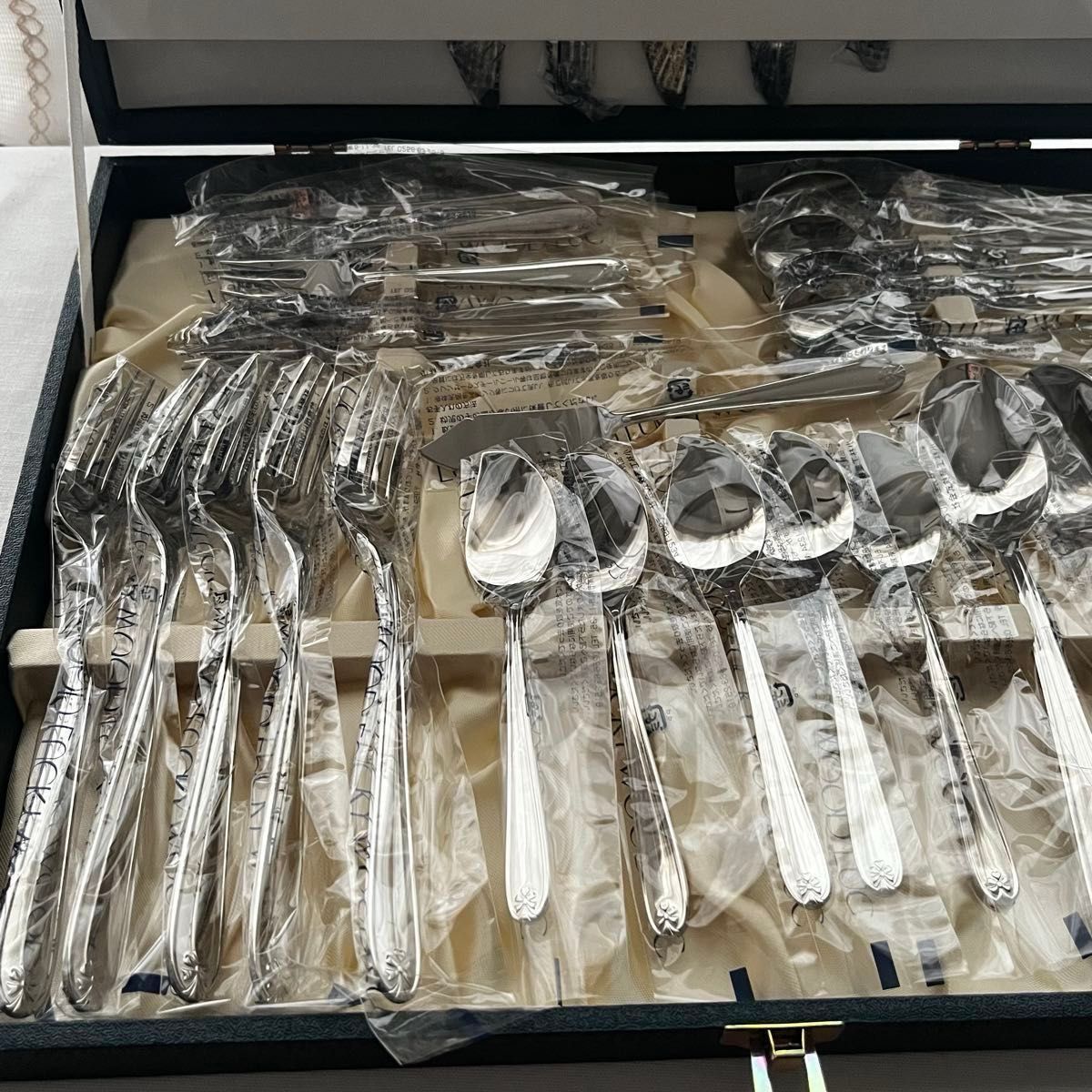 ラッキーウッド マリエッタ 18-10ステンレス リボン柄 31本 ナイフ