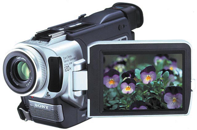ソニー、業界初の155万画素CCD搭載DVカメラ