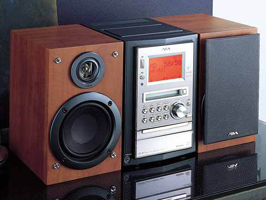 ソニー、本体色で音調が変わるMDシステム「アイワ XR-MJ1」