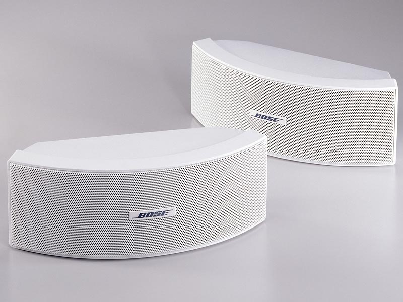 ボーズ、水平指向100度の広指向性スピーカー