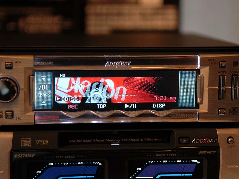 クラリオン、内蔵メモリに録音可能なカーオーディオ