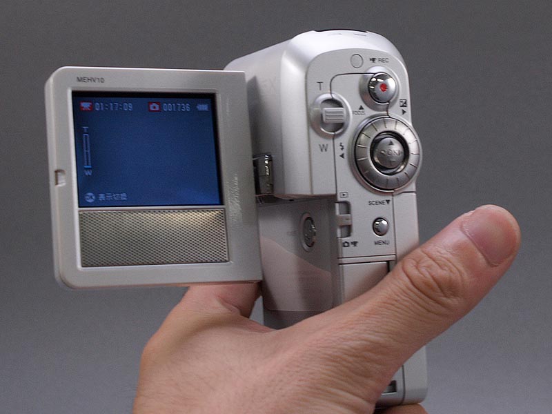 東芝、0.85型4GB HDDビデオカメラ「gigashot V10」