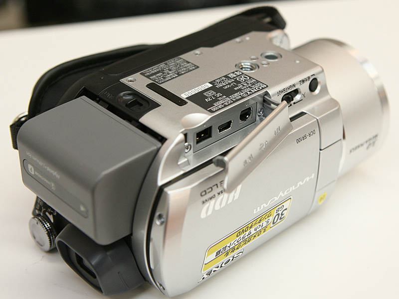 ソニー、30GB 1.8型HDDを搭載したハンディカム