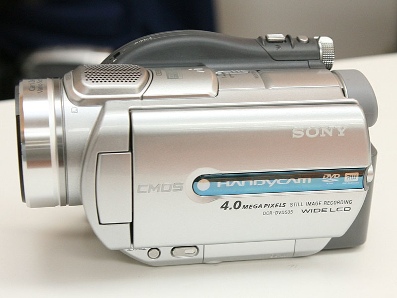 ソニー、新開発CMOSセンサ搭載のDVDカメラ