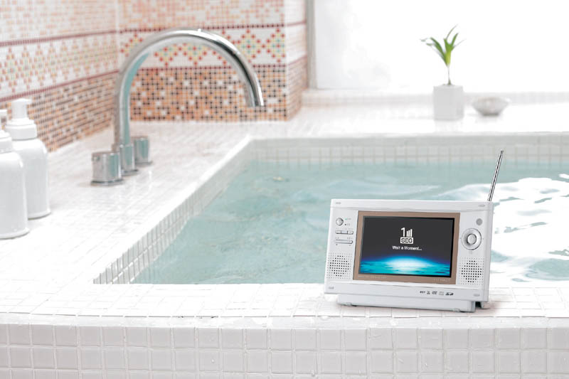 ツインバード、ワンセグ搭載の防水ポータブルDVD