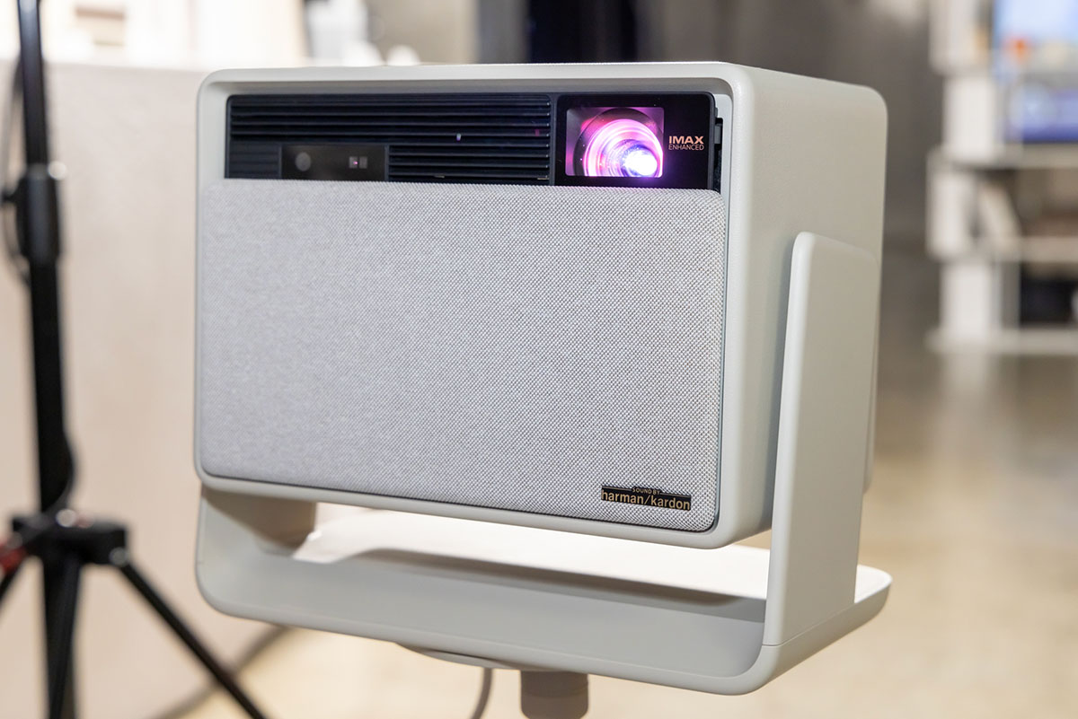 XGIMI、LEDとレーザーのハイブリッド光源4Kプロジェクタ「HORIZON S