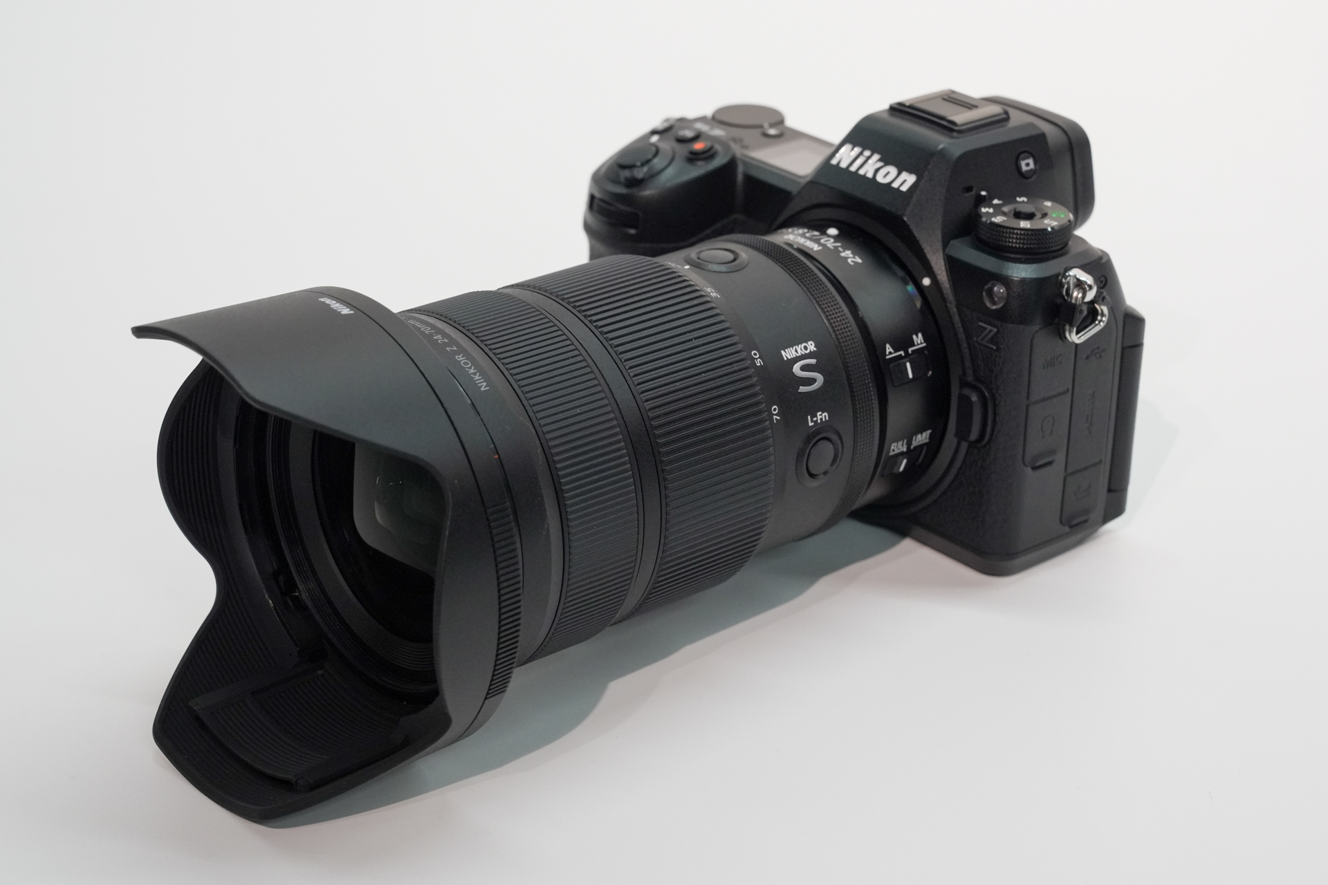 ニコン、レンズが伸びないインターナルズーム機構の「NIKKOR Z 24