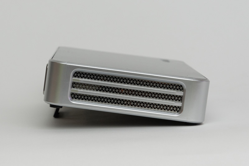 電源いらず＆1人1台（？）の本格プロジェクター「QUMI Q3Plus