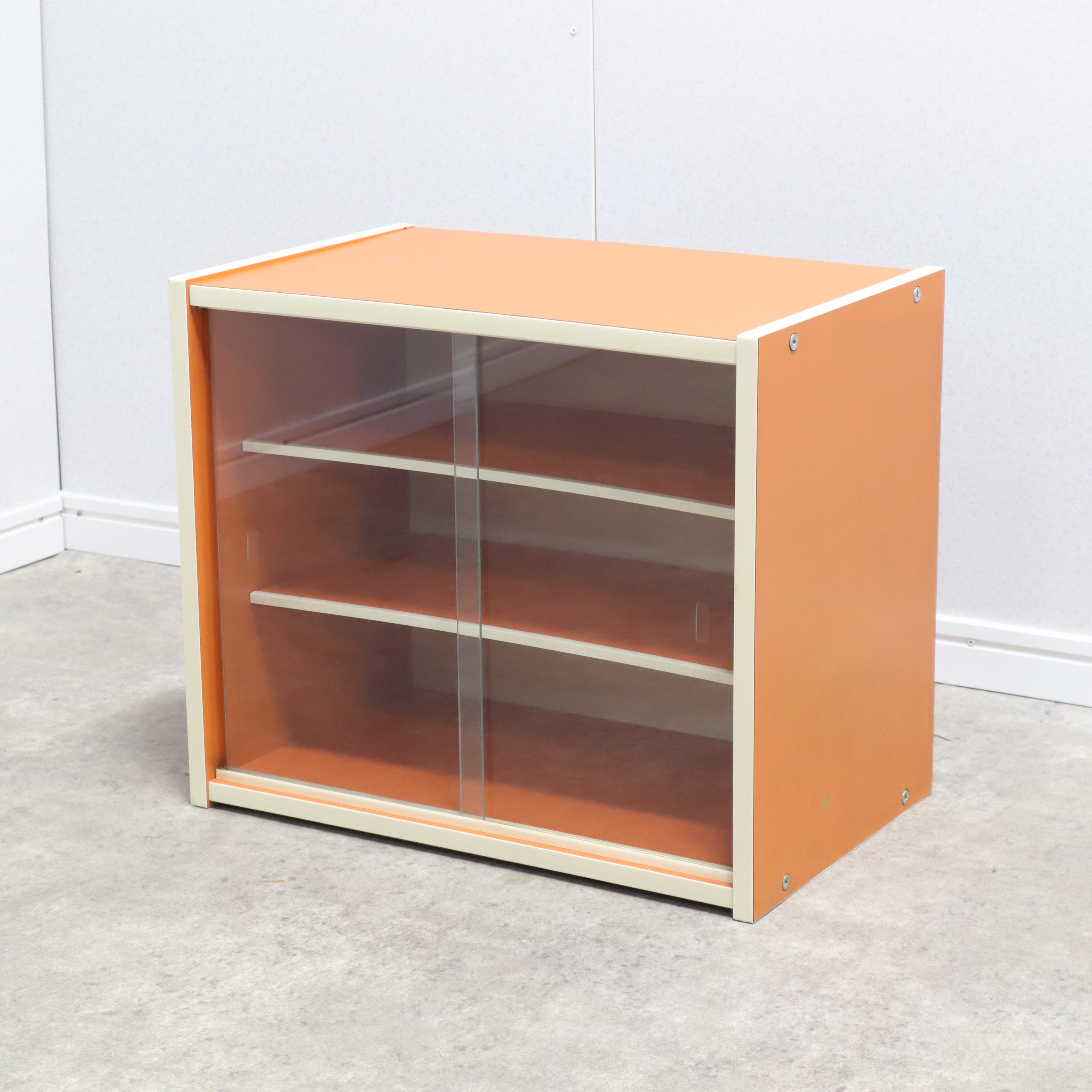 ガラス棚 オレンジ 昭和 レトロポップ 収納棚 コンパクト カラー