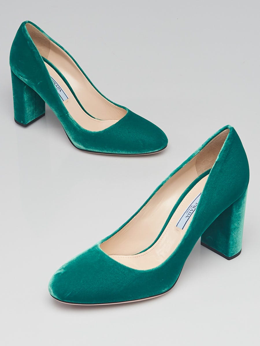 Prada Green Velvet Round Toe Pumps Size 7/37 | Yoogi's Closet