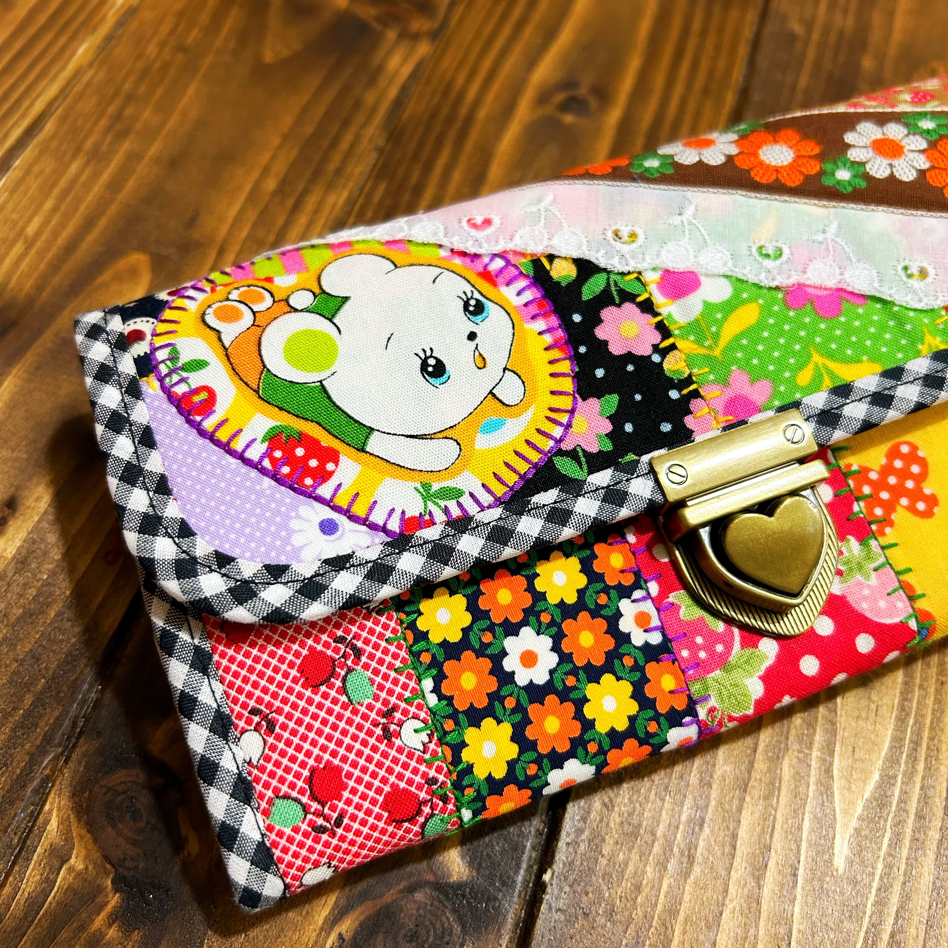 どこで買ったの？と聞かれちゃうレトロカラフルな長財布 | ニジイロ商店